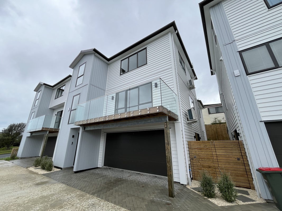 7B Glenshee Place, Highland Park, Auckland - Carousel 1