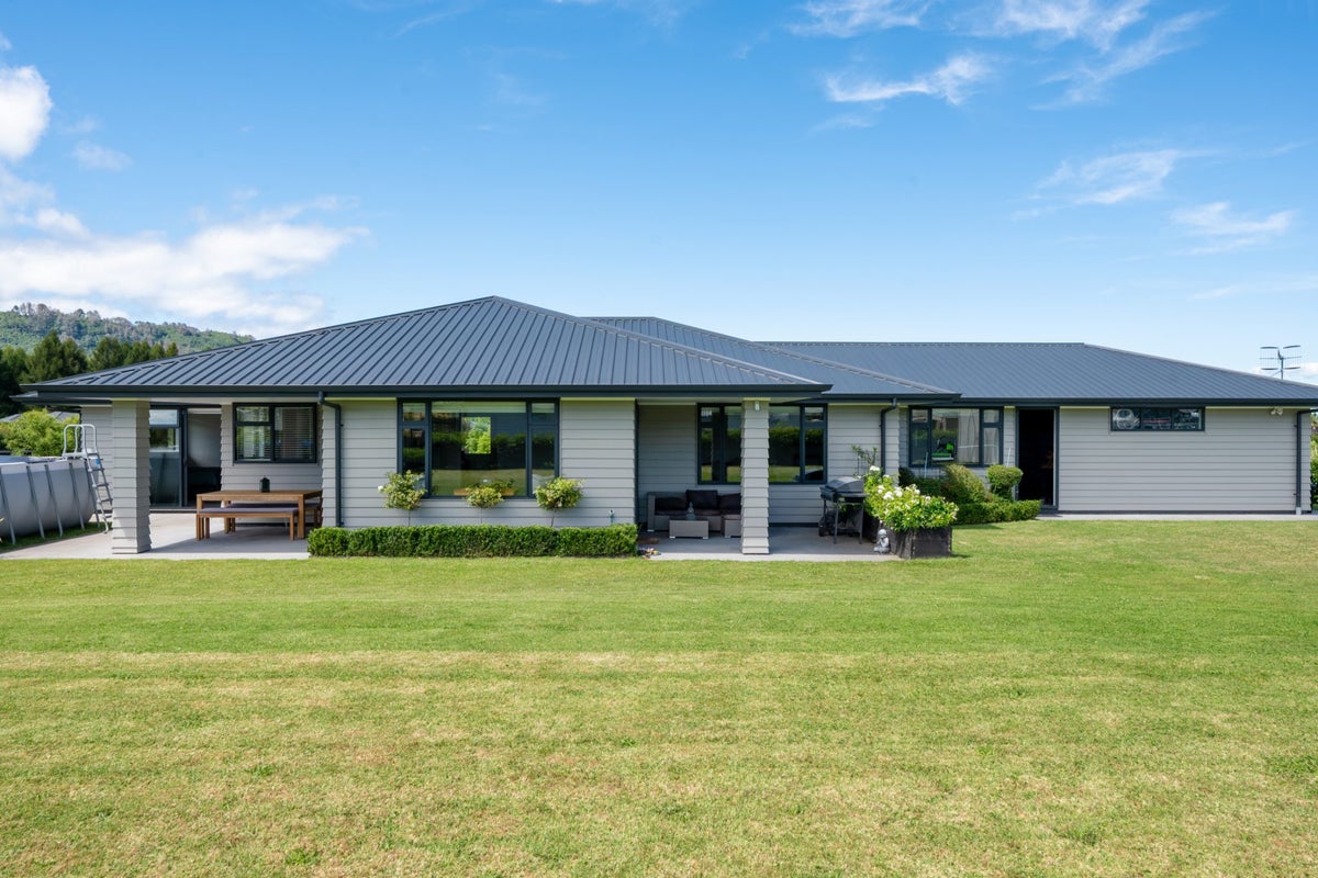 2 Pukatea Lane, Kinloch, Taupo - Carousel 2
