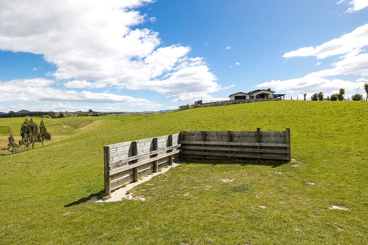 220 Peak Road, Helensville - Carousel 32