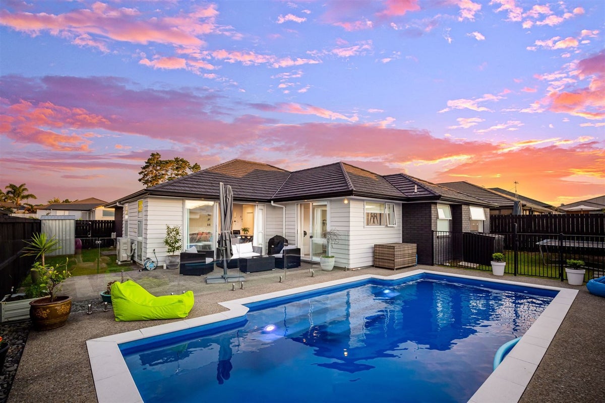 20 Eric Farley Drive, Kumeu - Carousel 1