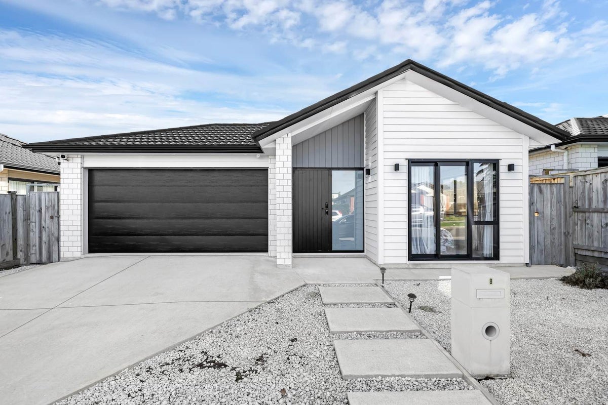 8 Lusitano Drive, Karaka, Papakura - Carousel 1