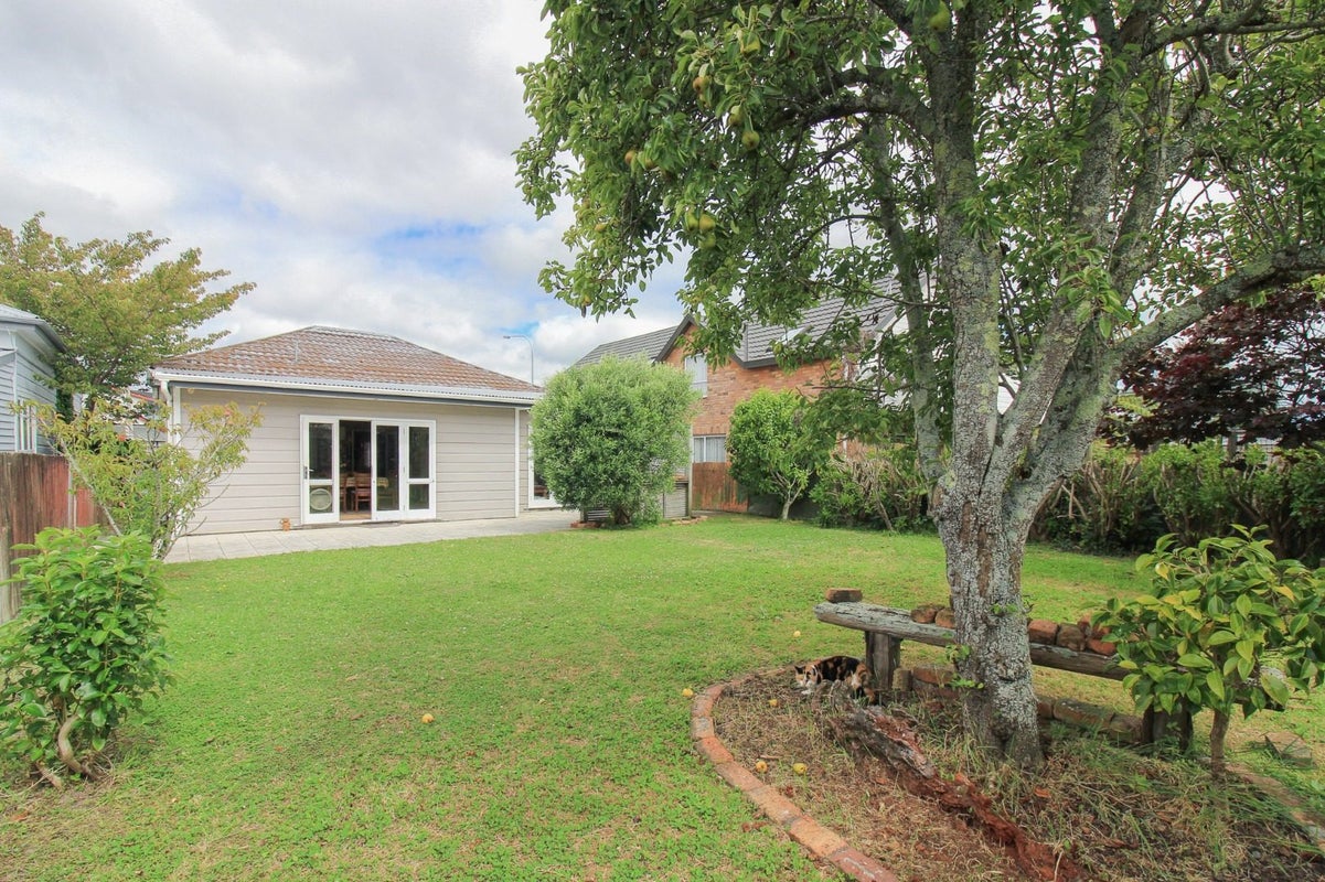 37 Connolly Street, Boulcott, Lower Hutt - Carousel 1