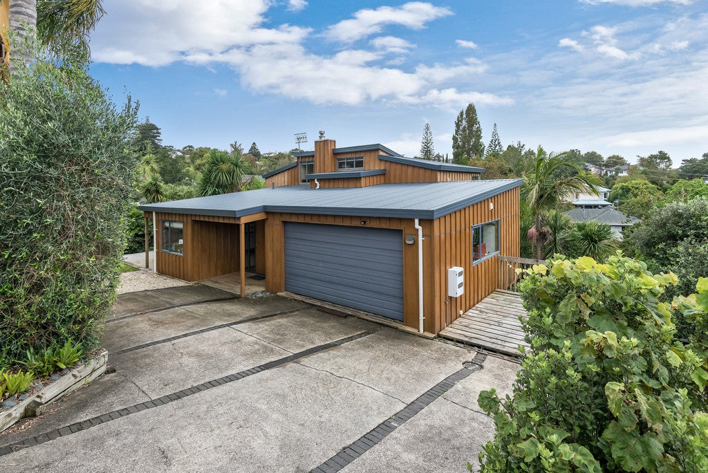 38A Montgomery Crescent, Cockle Bay, Auckland - Carousel 2