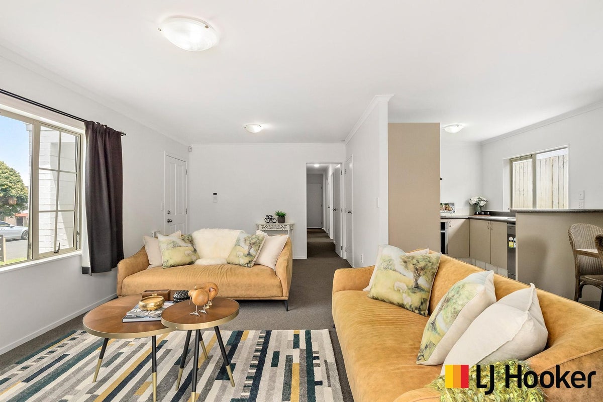 37 Senator Drive, Manurewa, Auckland - Carousel 2