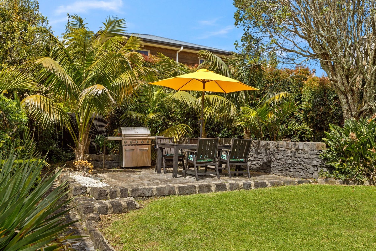 2/4 Holt Avenue, Torbay, Auckland - Carousel 2