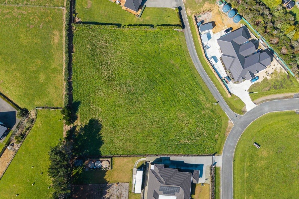 22 Karaka School Lane, Karaka, Papakura - Carousel 13