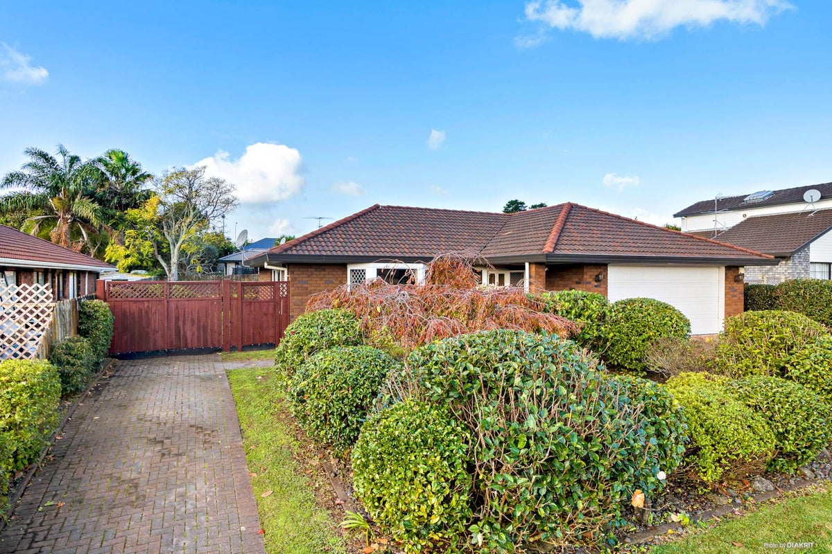 54 Bob Charles Drive, Golflands, Auckland - Carousel 2