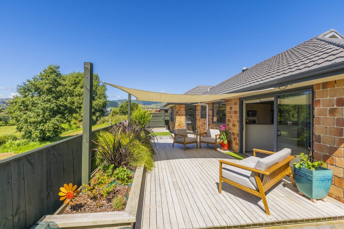 19 Manhattan Court, Paraparaumu Beach, Paraparaumu - Carousel 2