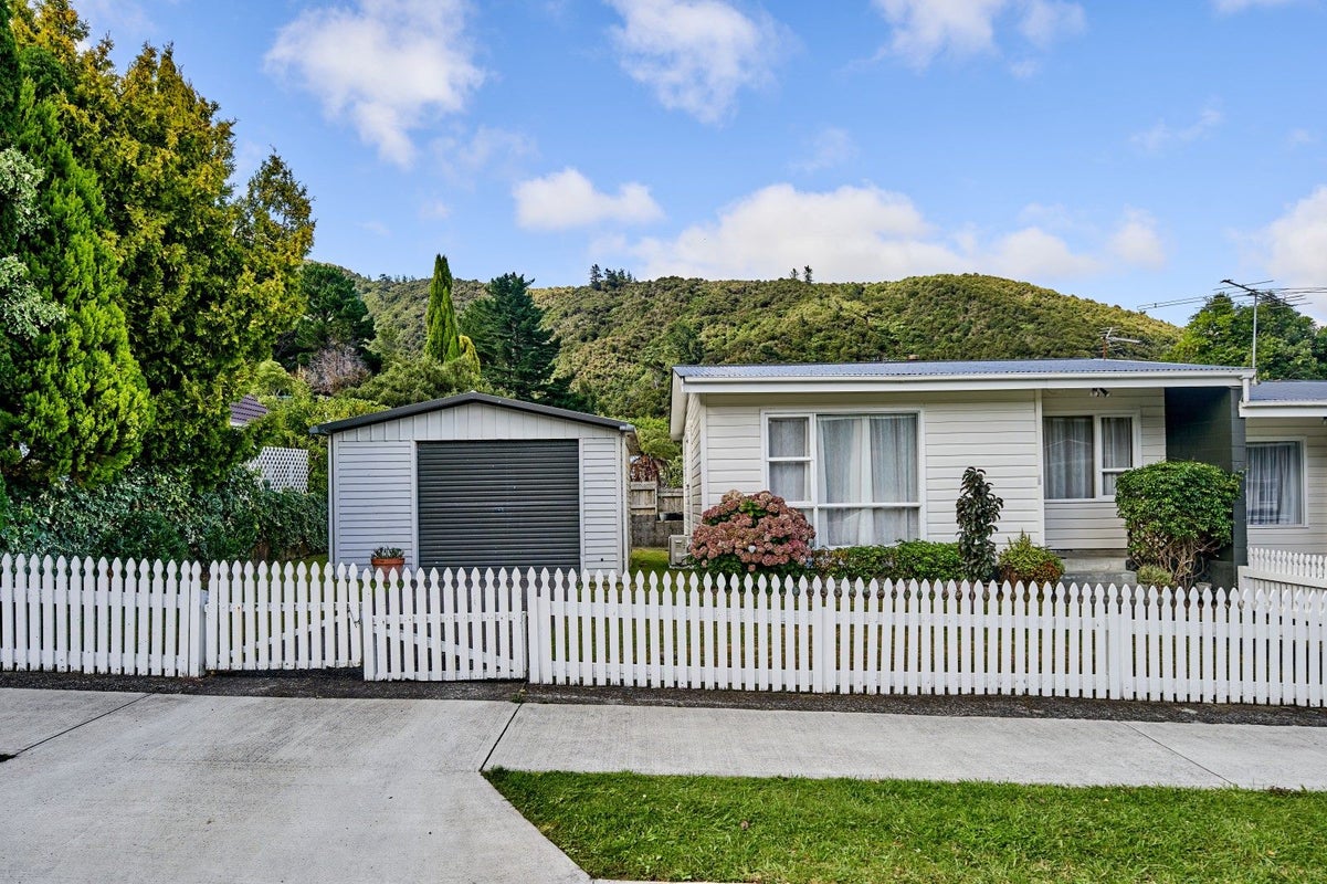 1/7 Helvetia Grove, Naenae, Lower Hutt - Carousel 1