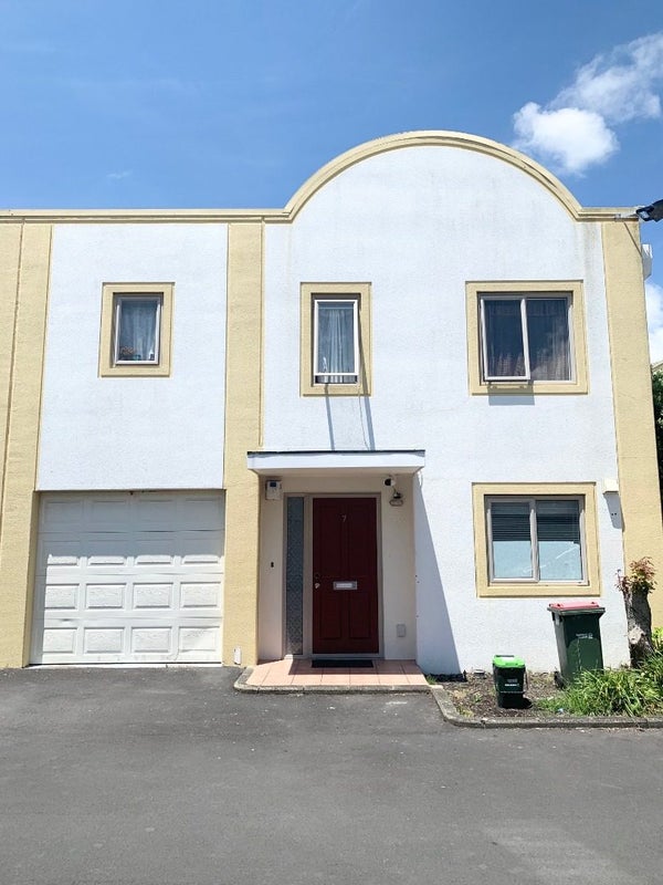 7/4 Ambrico Place, New Lynn, Auckland - Carousel 1