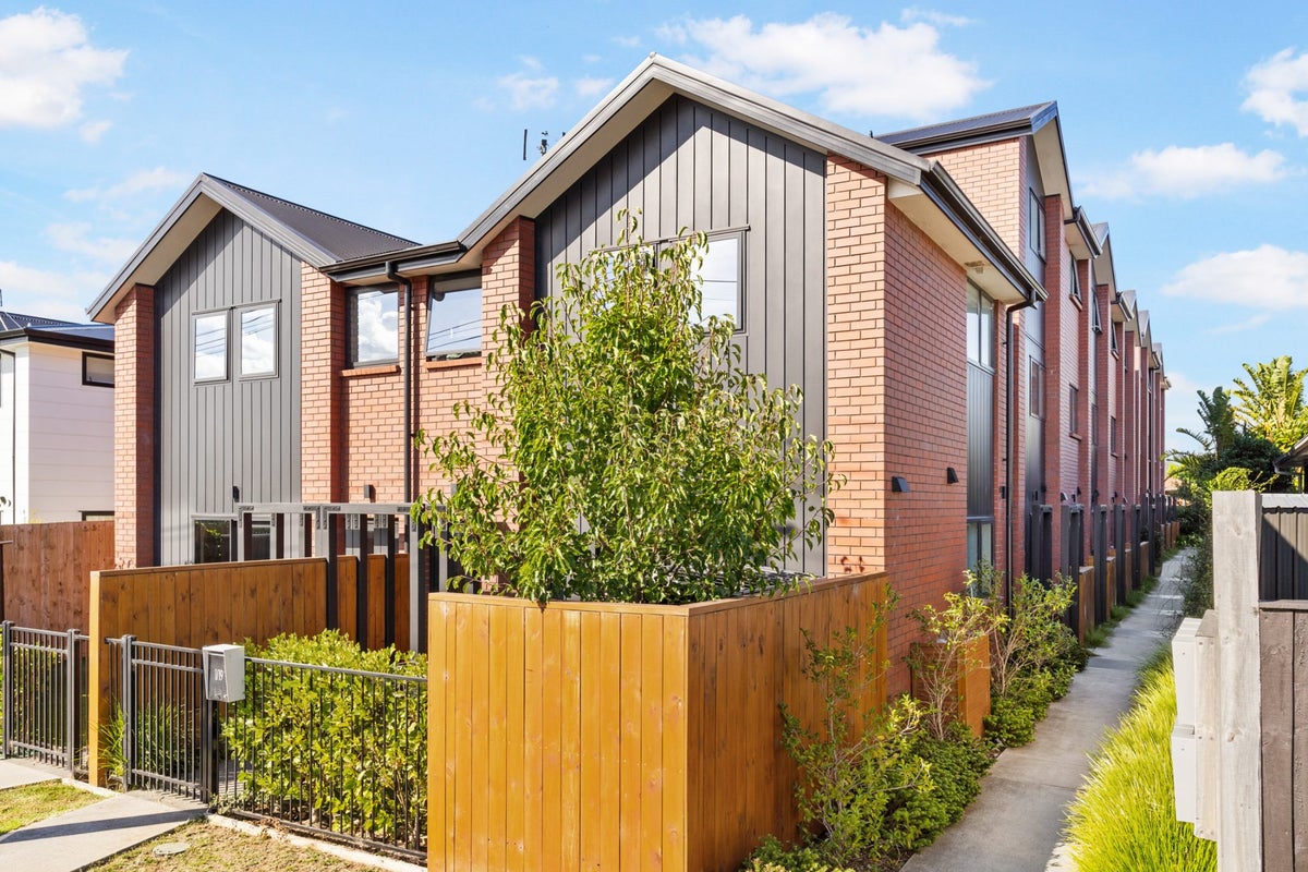 6/19 Karamu Street, Te Atatu Peninsula, Auckland - Carousel 1