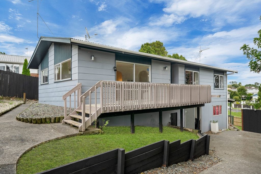 14 Beauchamp Drive, Massey, Auckland - Carousel 1