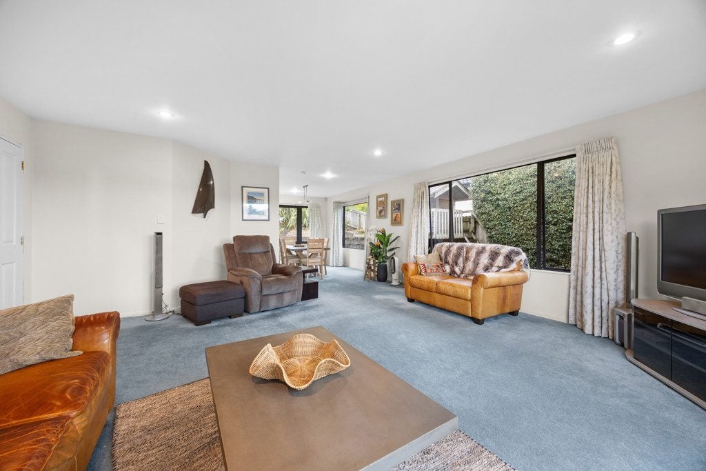 51 Hogarth Rise, West Harbour, Auckland - Carousel 2