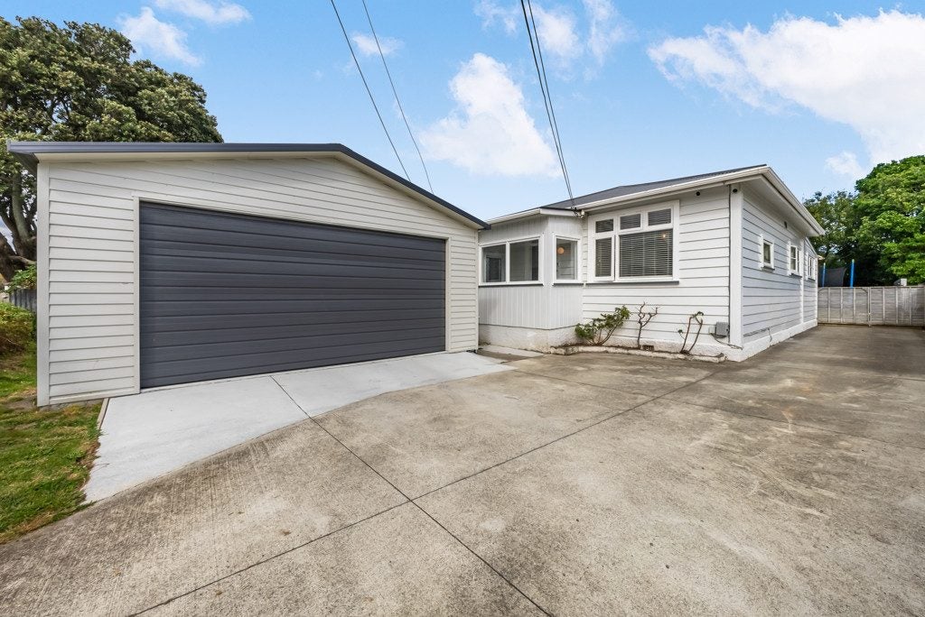 37 Randwick Crescent, Moera, Lower Hutt - Carousel 1
