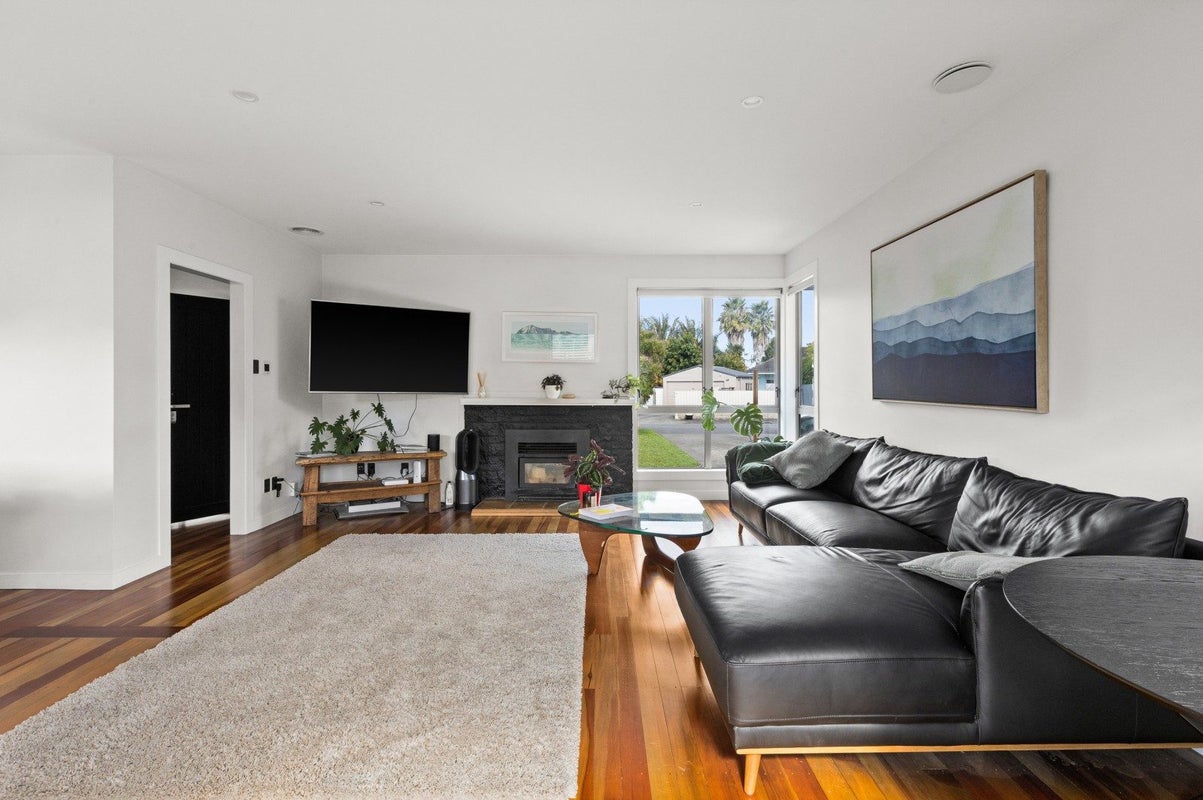 1A CASSINO Crescent, ONEKAWA, NAPIER - Carousel 2