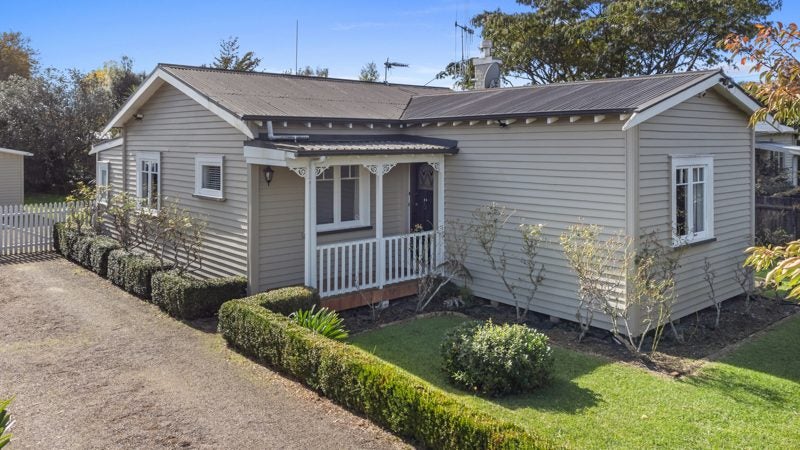 27 Oxford Street, Fairfield, Hamilton - Carousel 1