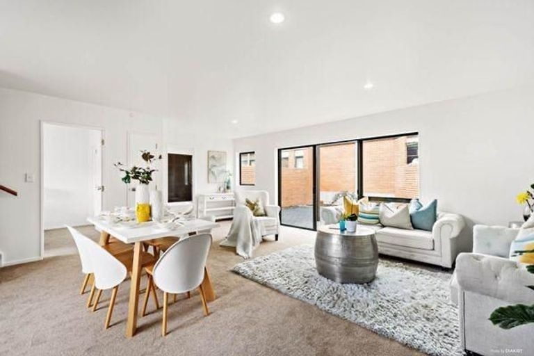 5/1 Melview Place, New Lynn, Auckland - Carousel 2