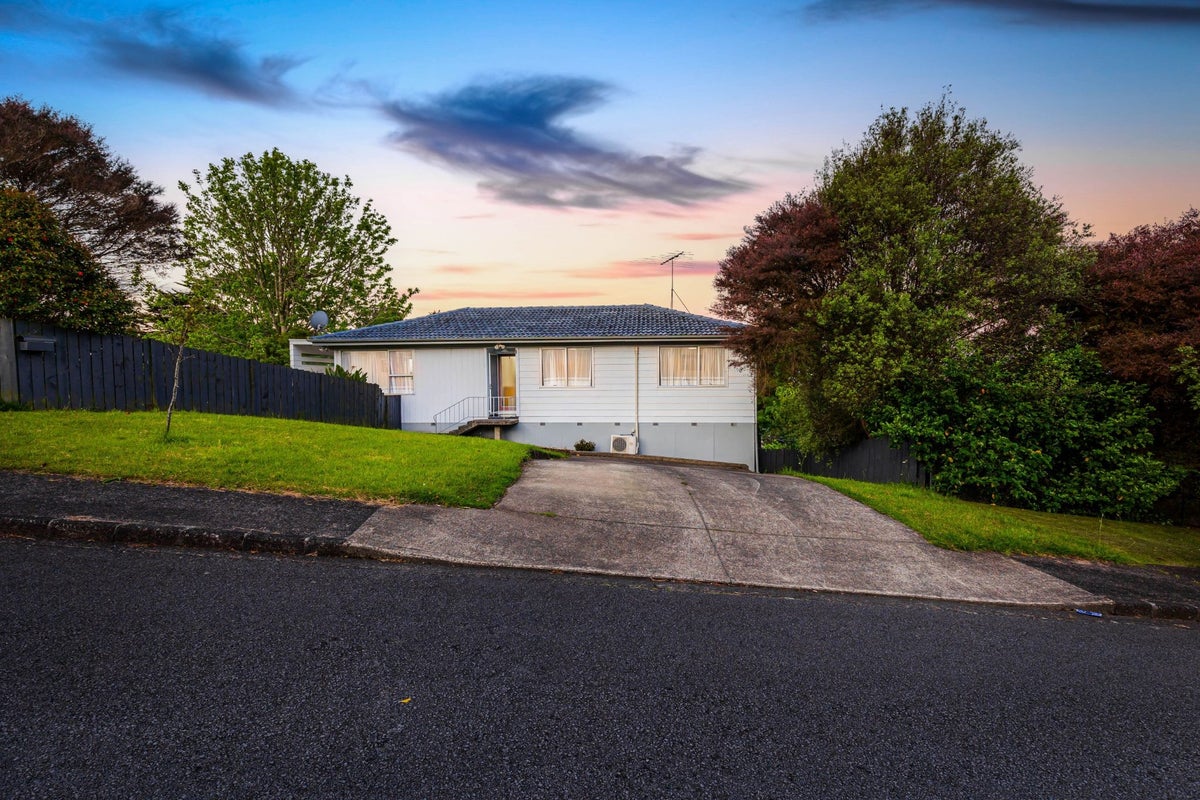 2 Kilcar Place, Massey, Auckland - Carousel 1