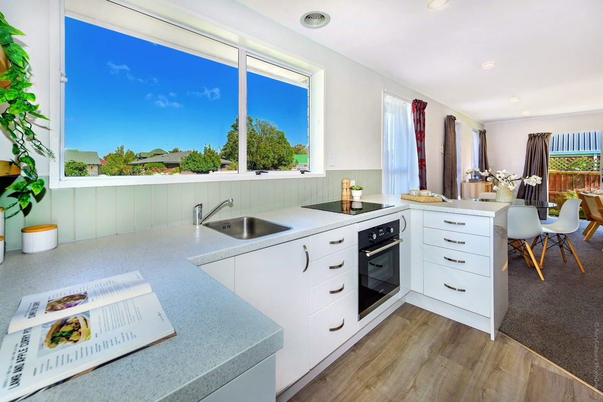 2/24 BROADFELL AVENUE, Avonhead, Christchurch - Carousel 2