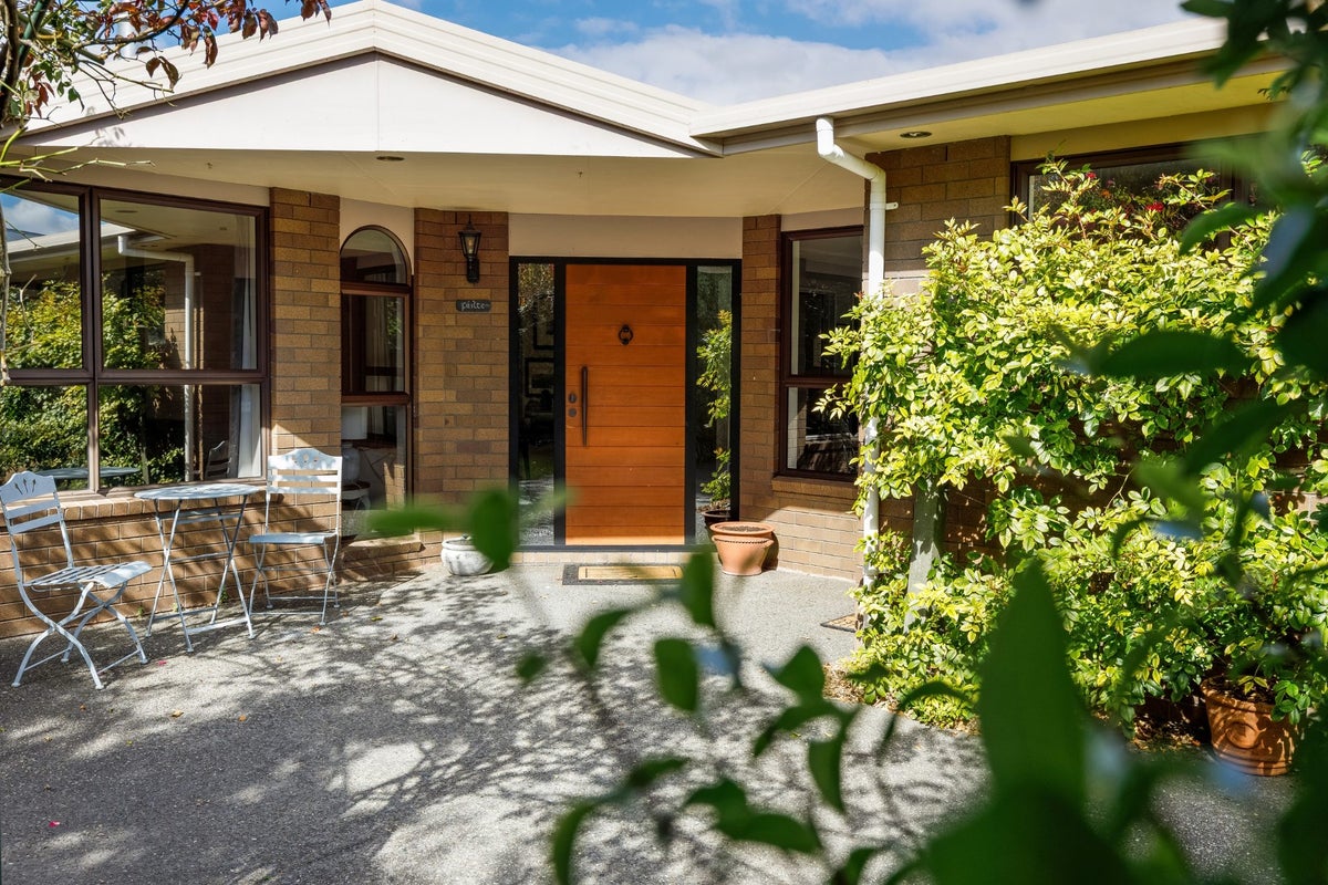 16 Springswood Grove, Springlands, Blenheim - Carousel 1