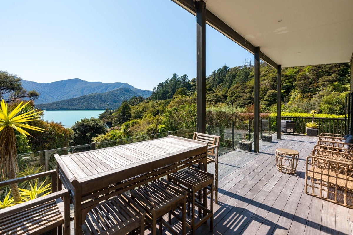 25 Sandy Bay Road, BLACK ROCK - Carousel 1