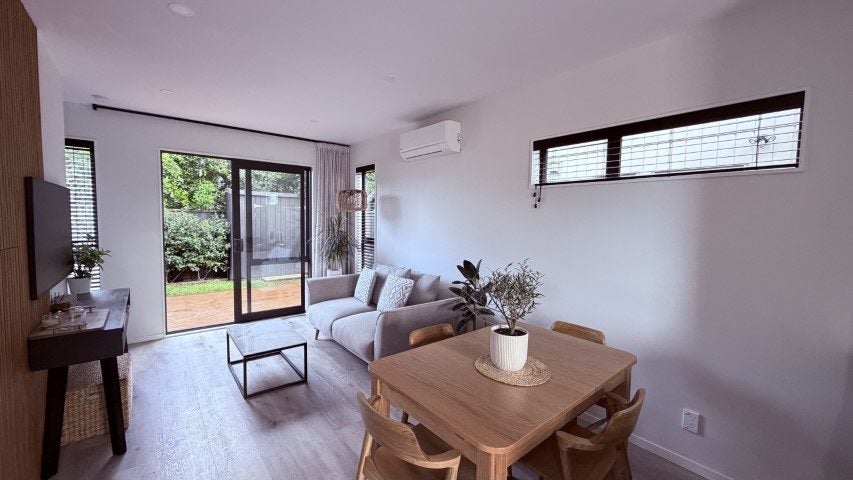 4/47 Beach Road, Te Atatu Peninsula, Auckland - Carousel 2