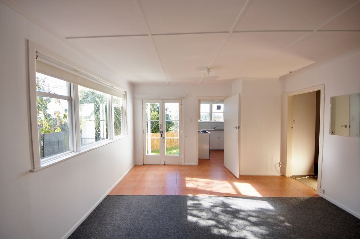 49 Garden Road, Northland, Wellington - Carousel 1