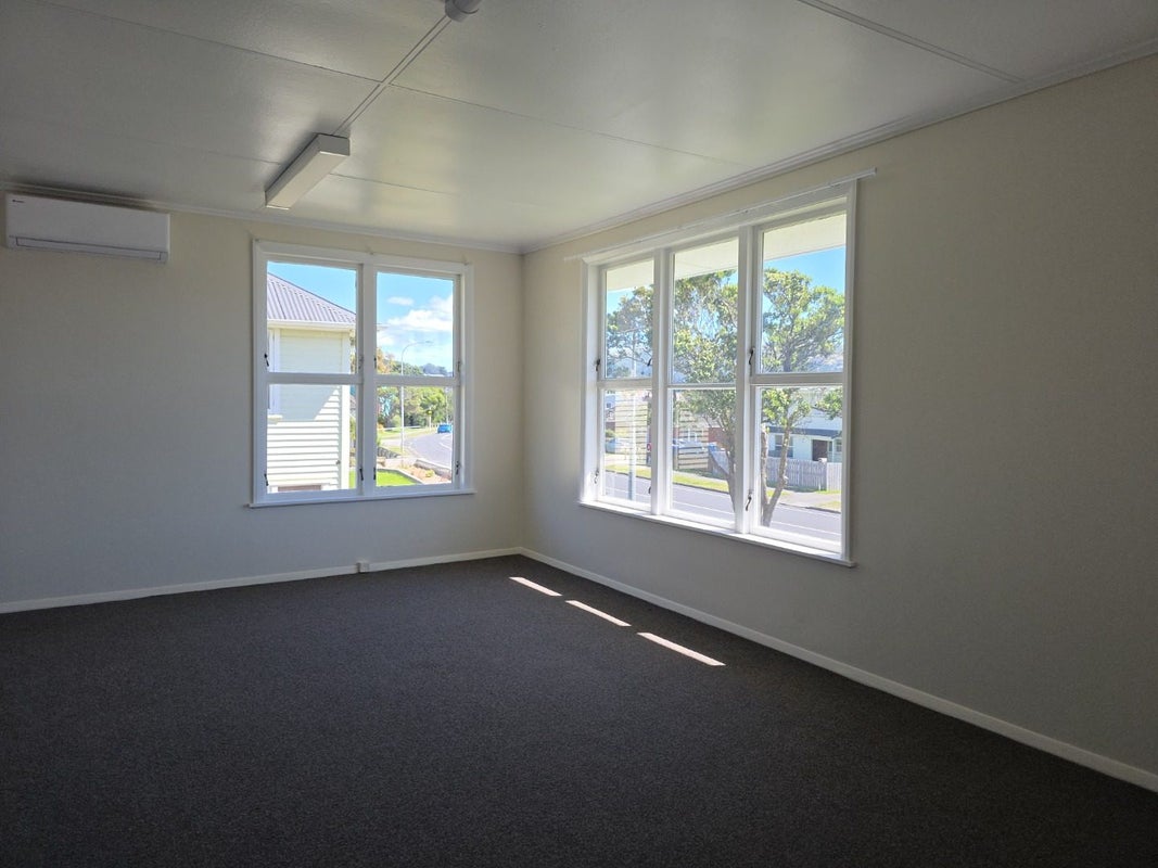 42 Warspite Avenue, Cannons Creek, Porirua - Carousel 2