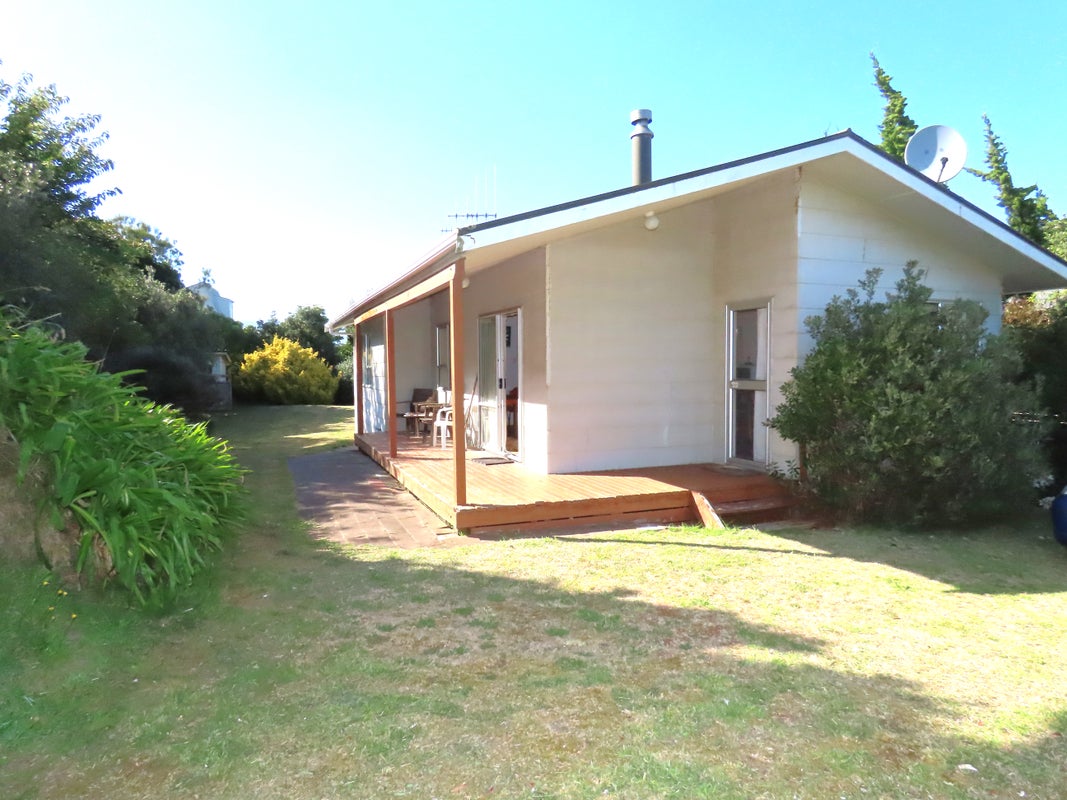13 Arthur Street, Waikawa Beach, Levin - Carousel 1
