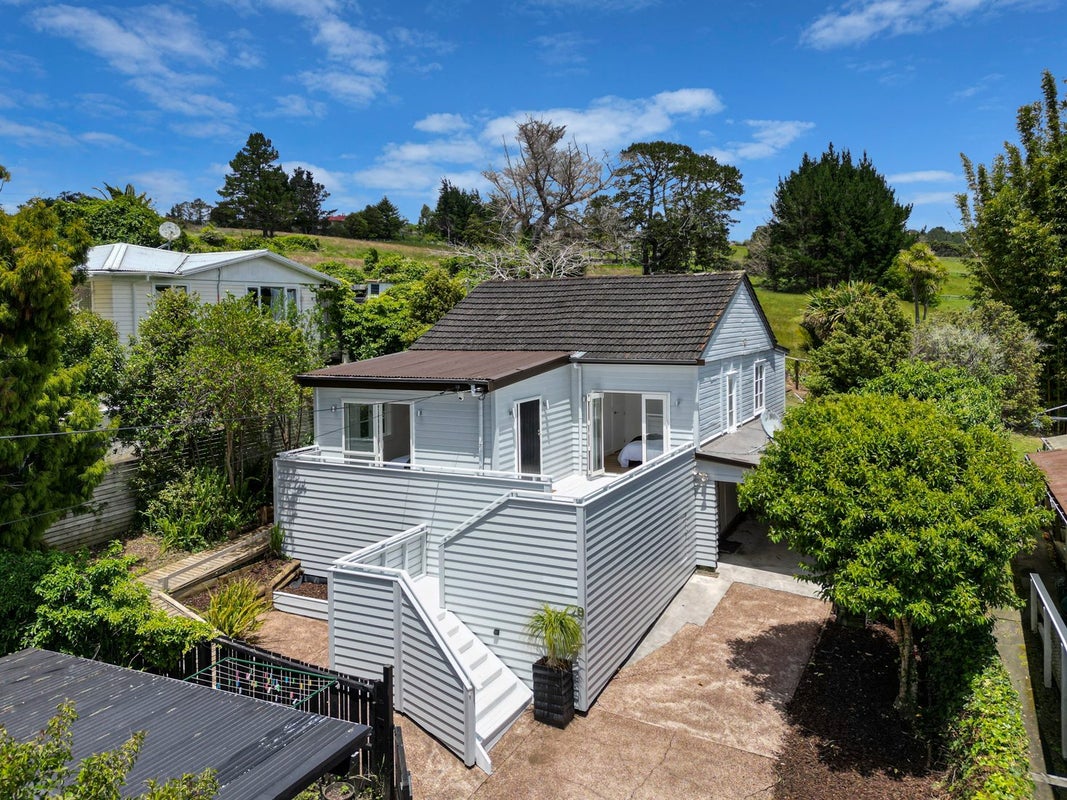 9 Pine Avenue, Henderson, Auckland - Carousel 1