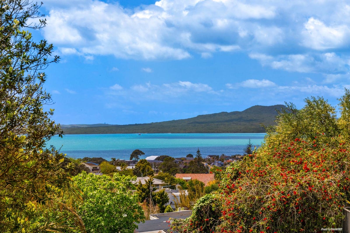 119 East Coast Road, Castor Bay, Auckland - Carousel 2
