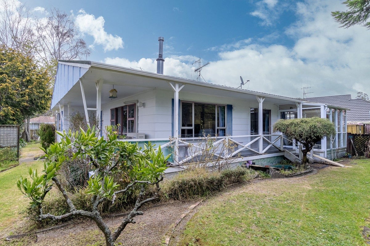 1 Sheridan Crescent, Leamington, Cambridge - Carousel 1