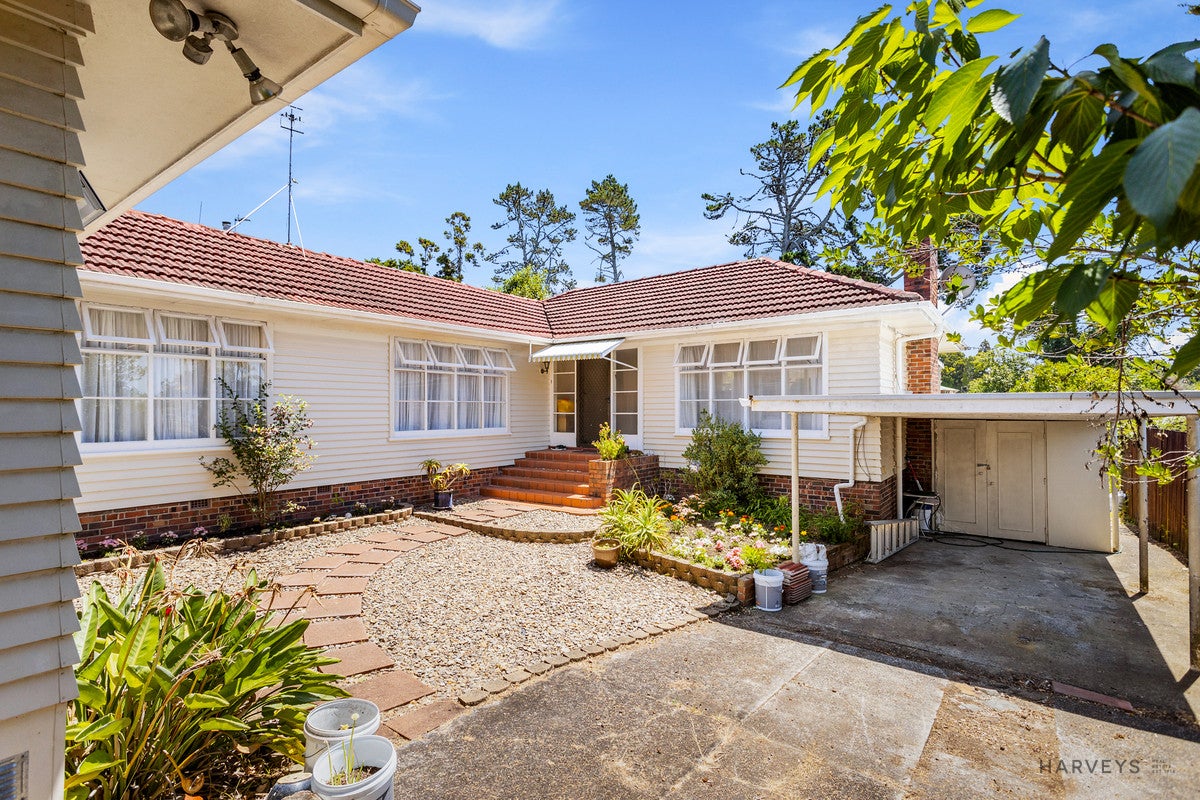 48 Fairmount Road, Titirangi, Auckland - Carousel 2