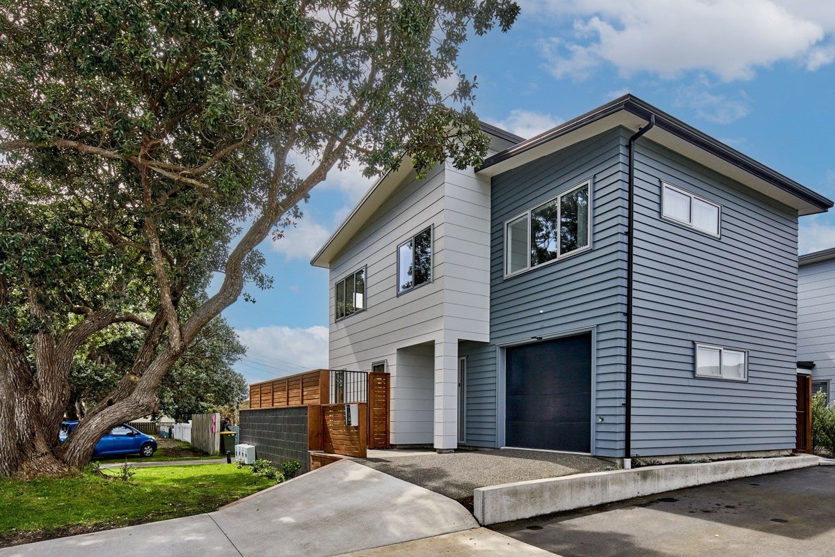 4 Pitt Street, Moera, Lower Hutt - Carousel 1