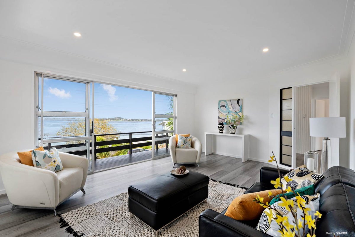 3 Hames Terrace, Hillsborough, Auckland - Carousel 1