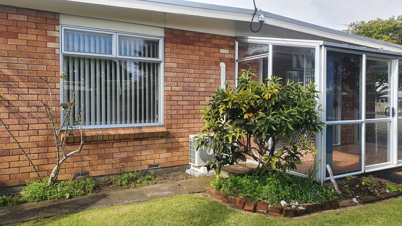 1/10 Shortland Street, Lower Vogeltown, New Plymouth - Carousel 11