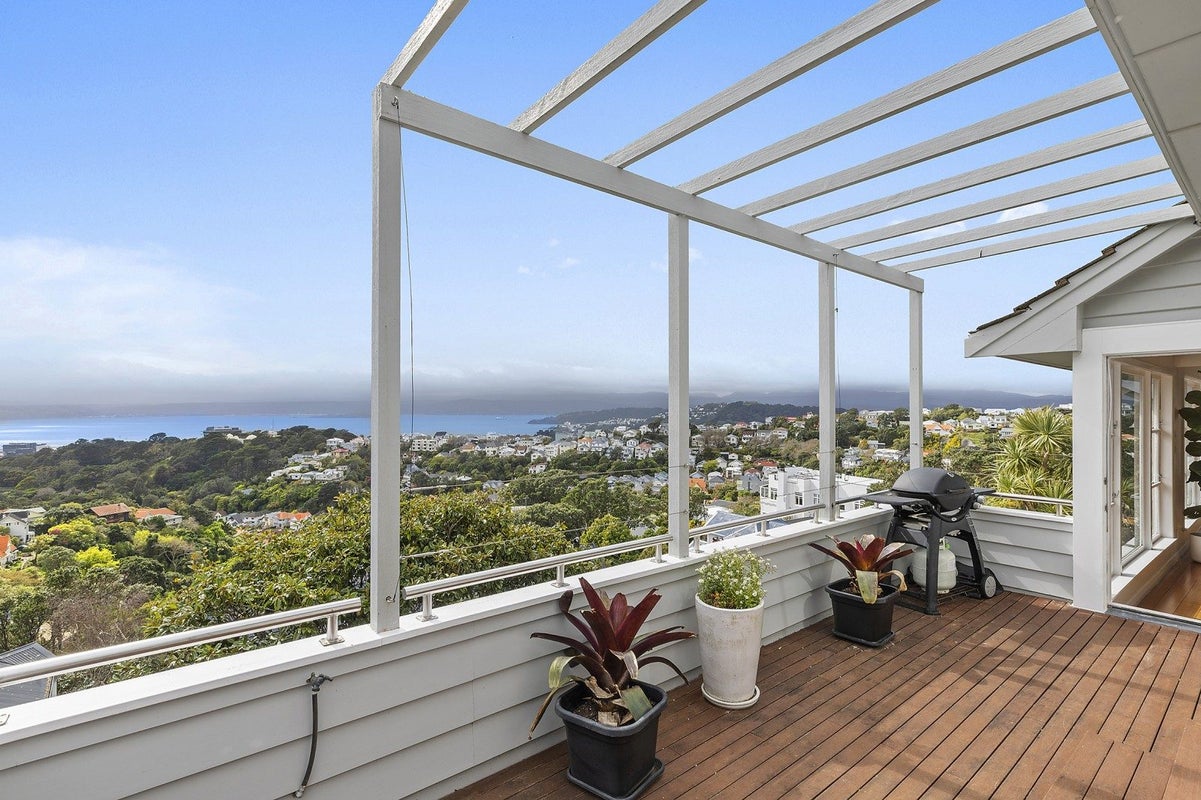 22 Fairview Crescent, Kelburn, Wellington - Carousel 1