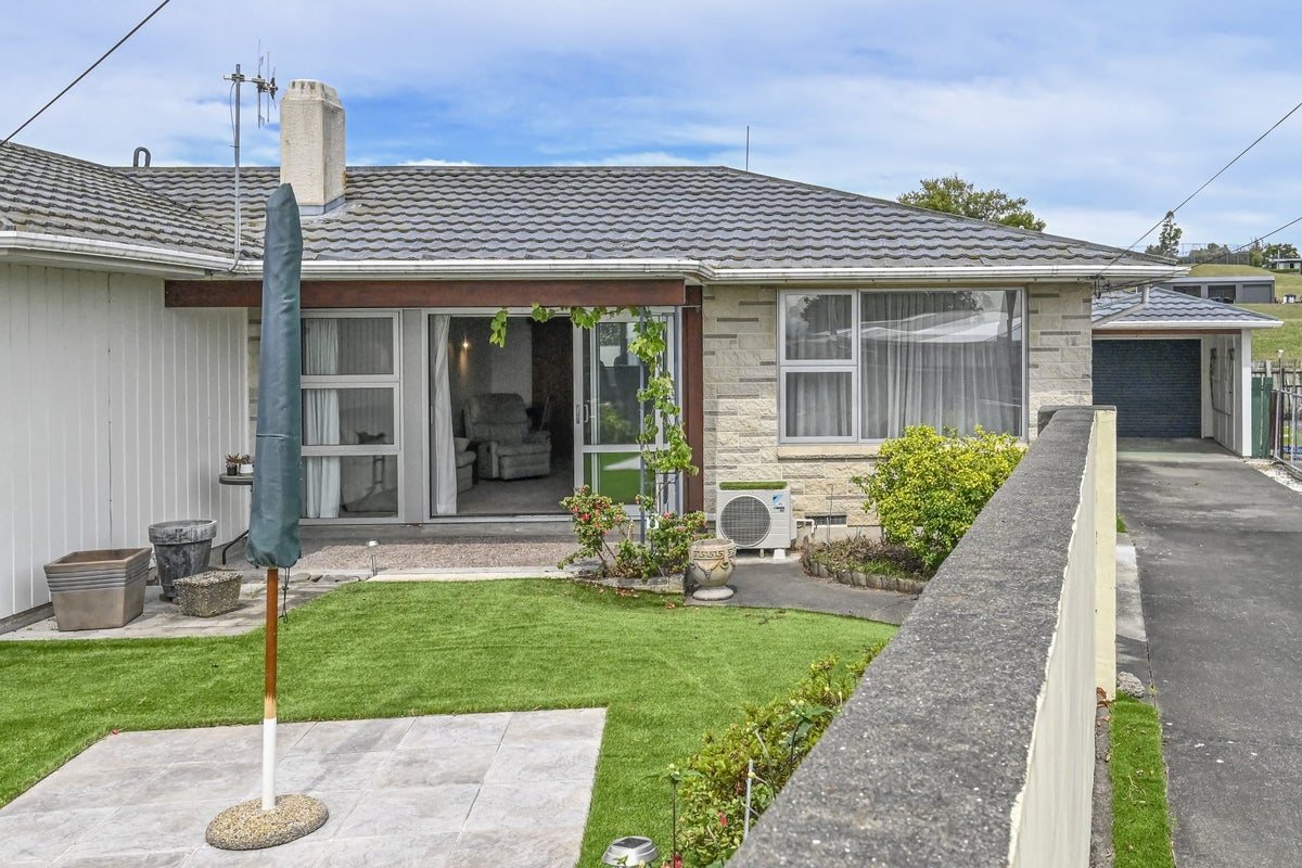 13B Given Street, Havelock North, Havelock North - Carousel 1