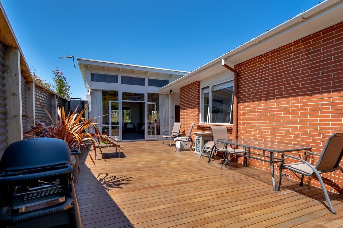 18 Pioneer Crescent, Helensburgh, Dunedin - Carousel 2