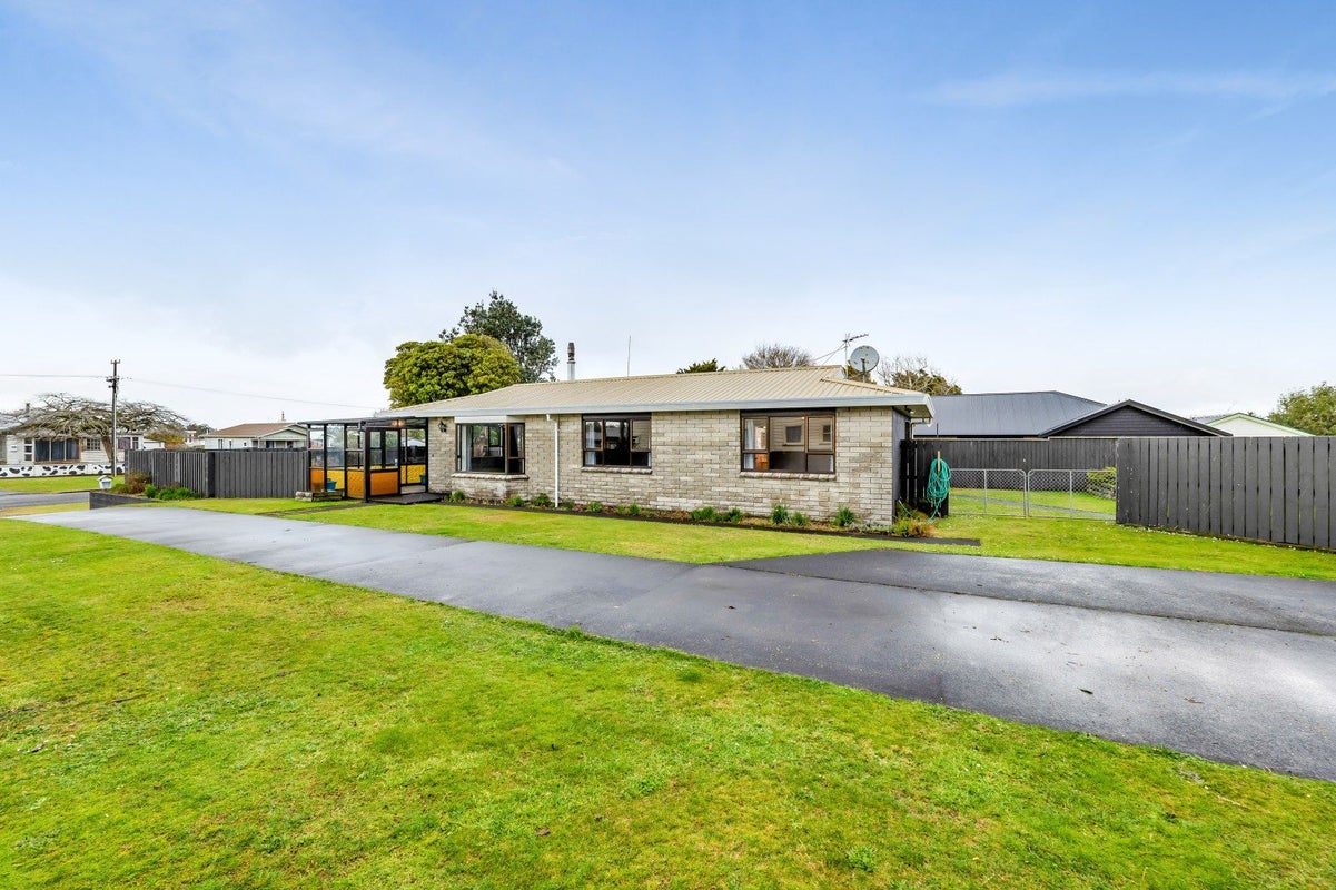 13 Cordelia Street, Stratford - Carousel 1