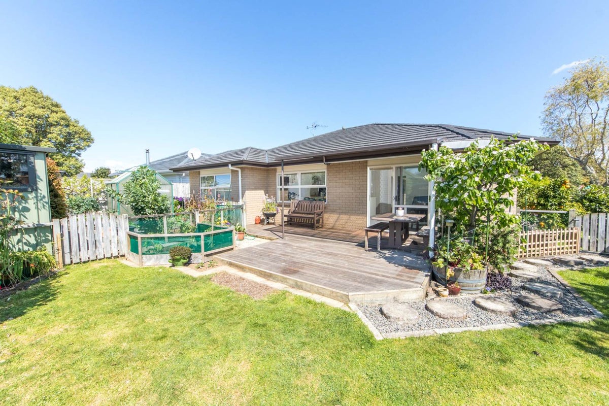 82 Neil Avenue, Te Atatu Peninsula, Auckland - Carousel 2