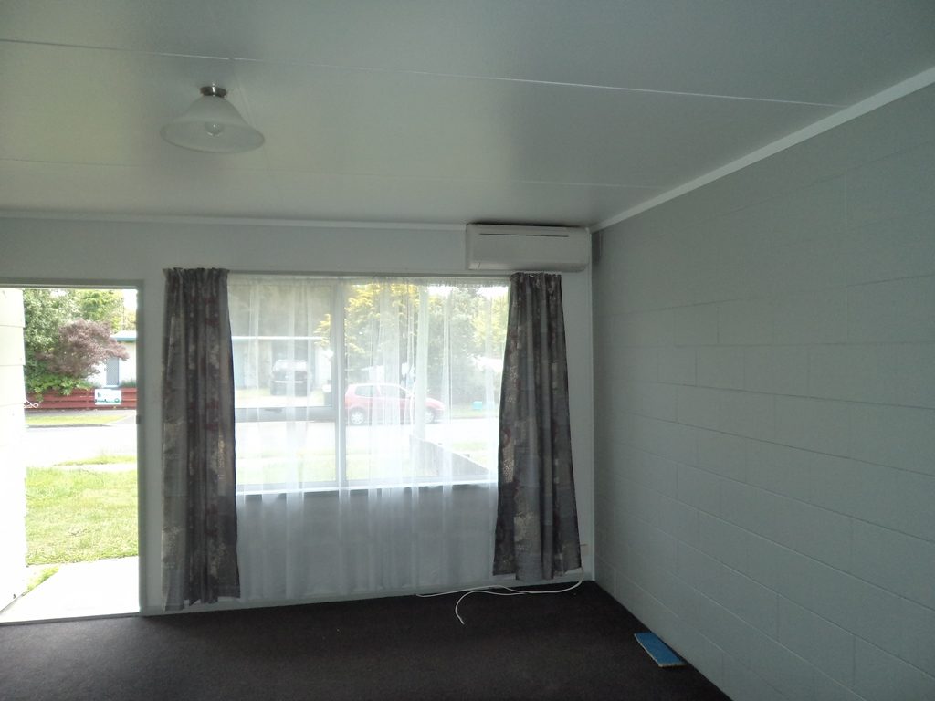 1/8 Holloway Place, Forest Lake, Hamilton - Carousel 2