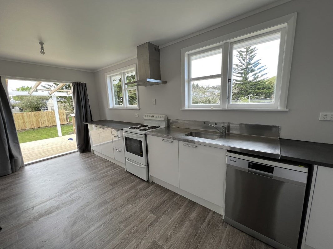 16 Park Street, Hikurangi, Hikurangi - Carousel 2