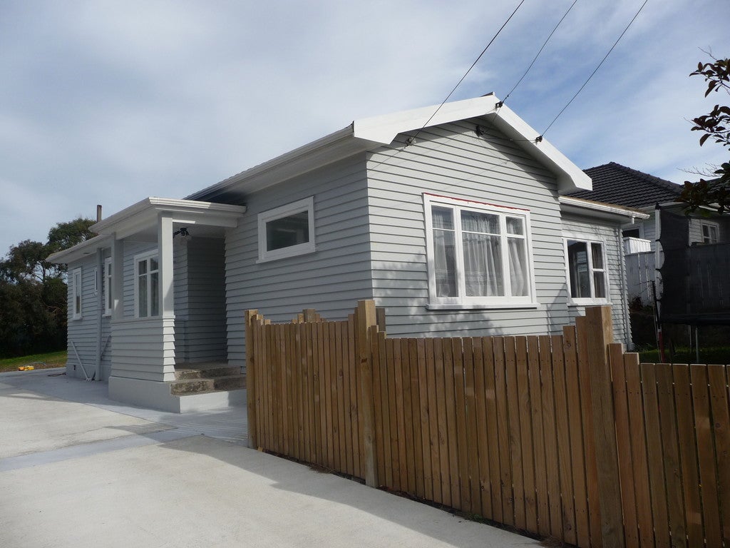 28 Mexted Terrace, Tawa, Wellington - Carousel 2