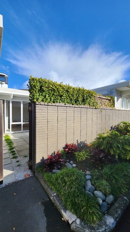 3/252 Hurstmere Road, Takapuna, Auckland - Carousel 2