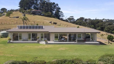 65D Junction Road, Ostend, Waiheke Island - Carousel 1