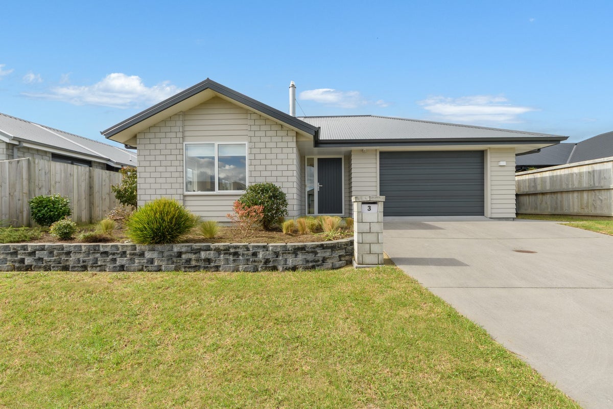 3 Komata Crescent, Papamoa Beach, Papamoa - Carousel 2