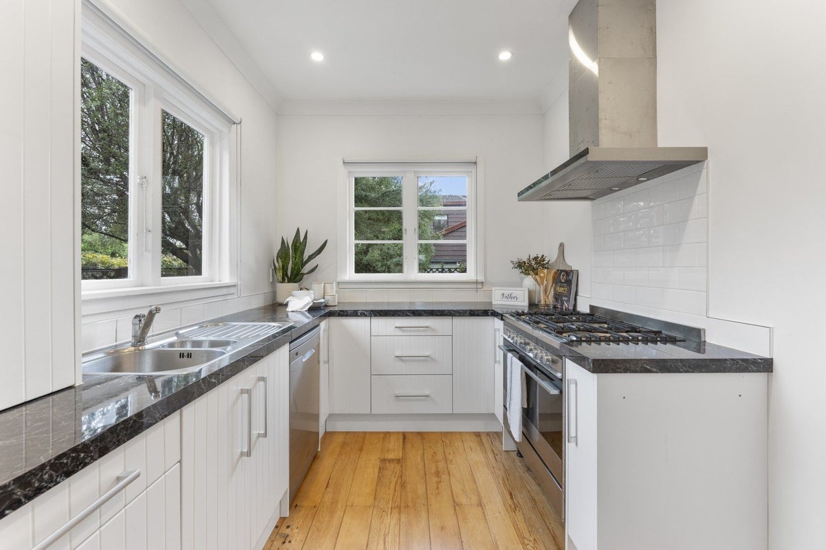 9 Franklin Avenue, Hokowhitu, Palmerston North - Carousel 2
