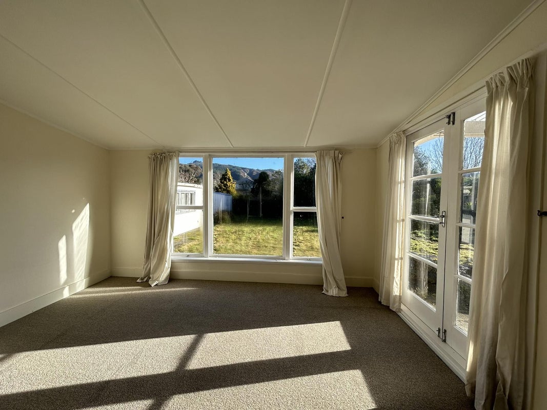 17 Pempsey Street, Silverstream, Upper Hutt - Carousel 2