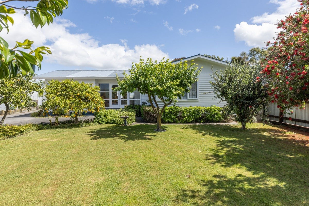 47 Henley Crescent, Pirimai, Napier - Carousel 2